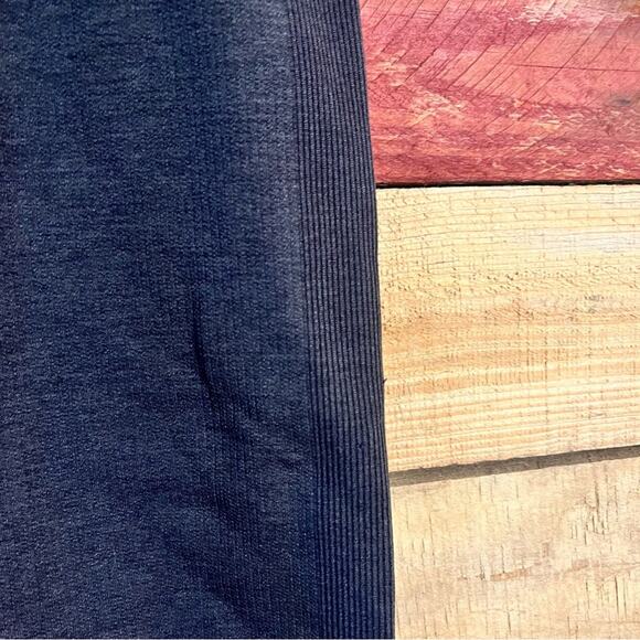 Lululemon Black Crops Size 6 - Picture 4 of 8